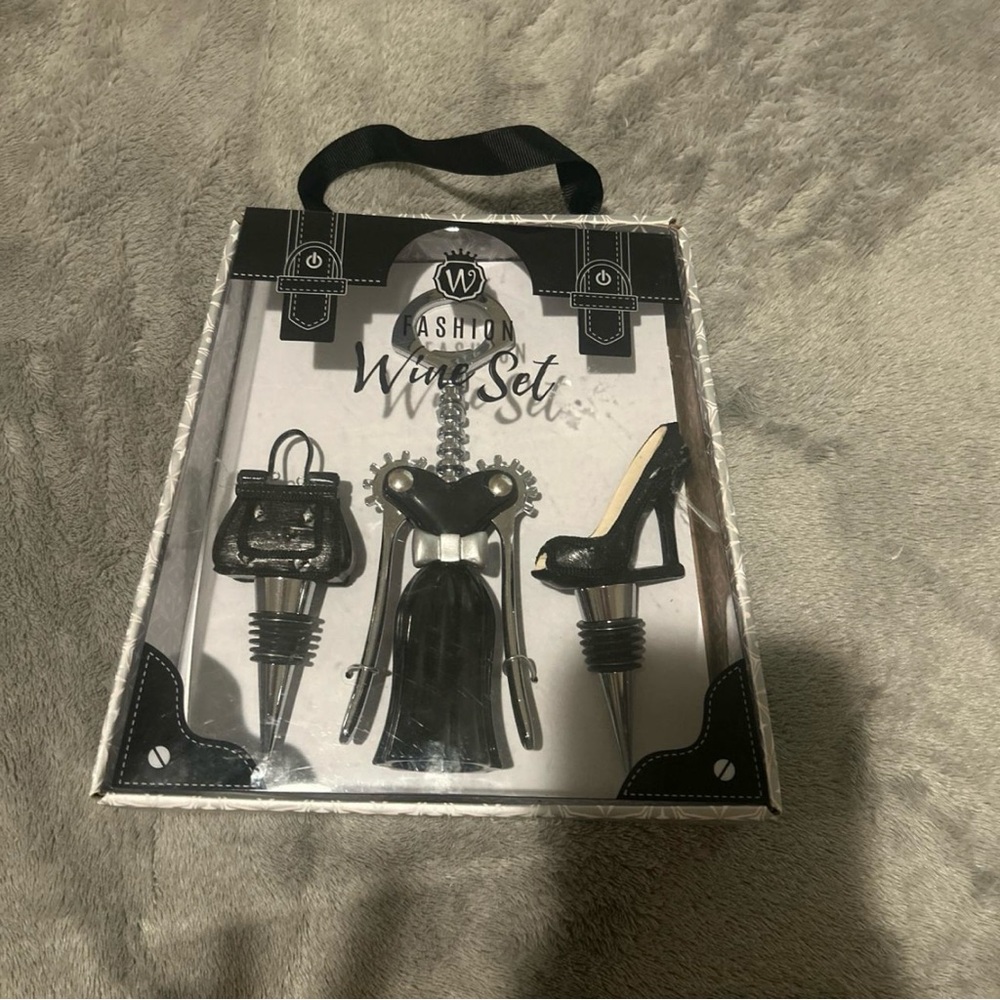 Black Wine Set with Accessories